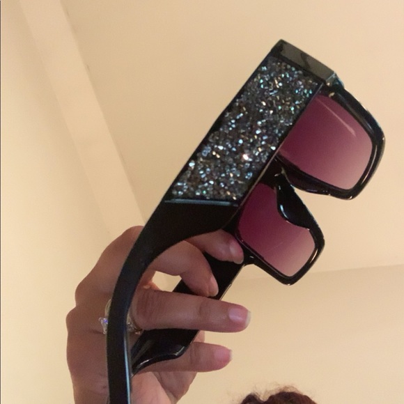 SALE🔥🔥🔥🔥Luxury Crystal Sunglasses 😎 - Picture 5 of 6